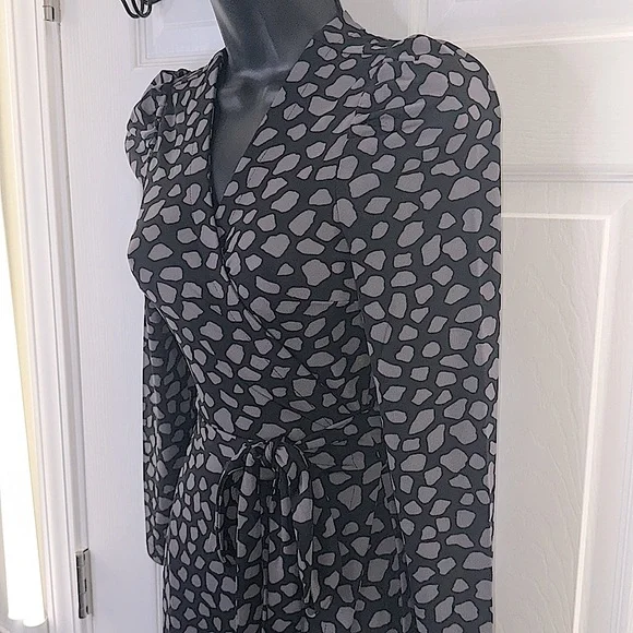 ๐ฅ ๐ฅ ๐ฅ ALERT. POA! NWT WRAP AROUND ๐. It just donโt get NO BETTER. Maxi fit! - Picture 10 of 12